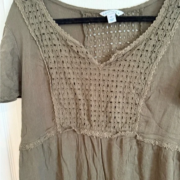 Plus size women’s blouse - Picture 2 of 4